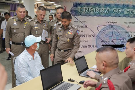 Thai conman arrested for selling fake visas to unsuspecting foreigners as farang is jailed