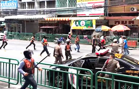 thai-motorcycle-taxi-incident-street-battle-bangkok-taxis-groups-sukhumvit-road-police