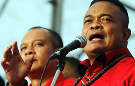 jatuporn-redshirt-leader-supporters-government-prime-minister