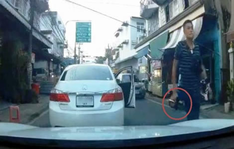 road-rage-thailand-gun-incident-car-driver-thai-man-people-online