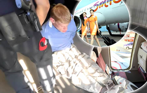 young-western-man-aircraft-door-thai-smile-flight-charges-7-yeras-prison-thai-smile