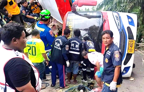 bus-passengers-die-steep-hill-overturned-southern-thailand