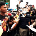 Protest leader torches legal notice to desist in front of a senior police chief at Samut Prakan rally on Sunday