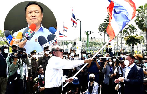 anutin-plays-down-chuwit-corruption-claims-orange-line-bangkok