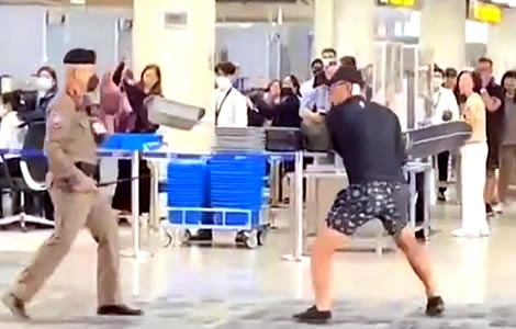 chinese-tourist-attacks-police-at-don-mueang