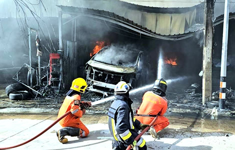 Busy Pattaya garage repair shop reduced to ruins by freak fire caused by syphoning diesel from Alphard