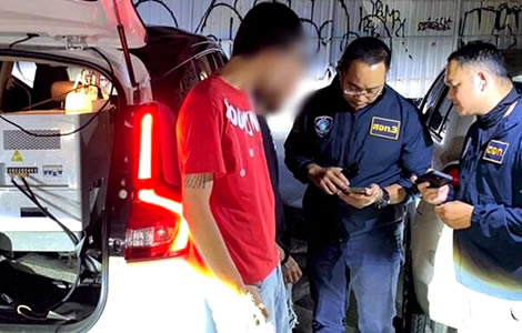 Chinese cyber theft drivers in cars with mobile network transmitters touring Bangkok arrested by police