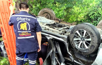 Two die in an SUV crash in Prachuap Khiri Khan at notorious black spot. Three rescued including child