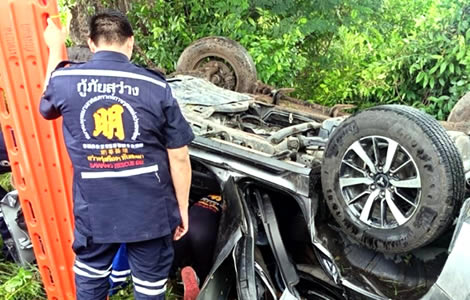 Two die in an SUV crash in Prachuap Khiri Khan at notorious black spot. Three rescued including child