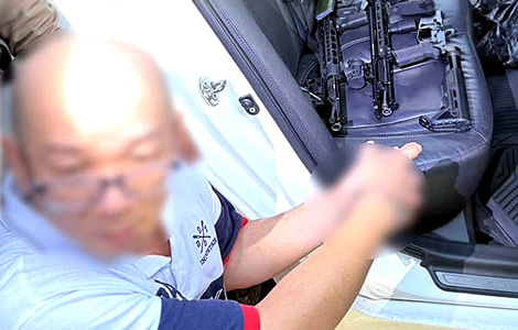Commercial arms smuggler from Malaysia arrested in Songkhla with two American M4 rifles in his Kia car