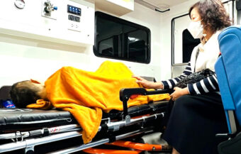 65-year-old woman wakes up just moments before her cremation in a coffin. Not dead, just low sugar