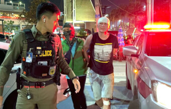 Angry Pattaya crowd restrains and arrest Russian man who viciously attacked an innocent Thai woman