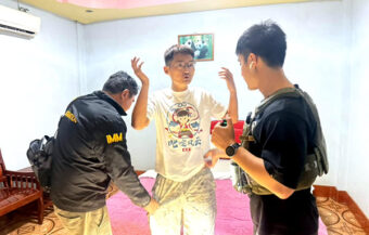 Prolific Malay scam artist captured by Immigration police in Nong Khai. Claims he was kidnapped