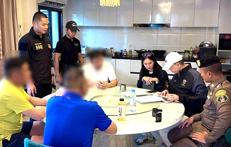 Chinese fraud gang arrested in Chon Buri and Suvarnabhumi Airport. Accused of embezzling 87 million baht