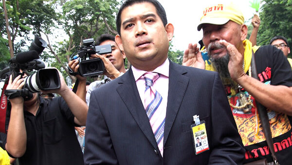Former Democrat Party spokesman, top aide arrested in Bangkok over 100 million baht in bounced cheques