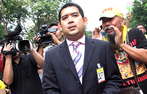 Former Democrat Party spokesman and top aide arrested in Bangkok over 100 million baht in bounced cheques