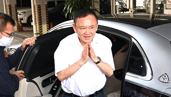 Just an old man reporting on parole. Ex Premier in Mercedes Maybach reports to local Probation Office