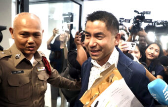 Press posse captures Thailand’s ongoing police crisis as former top cop Big Joke visits CSD headquarters