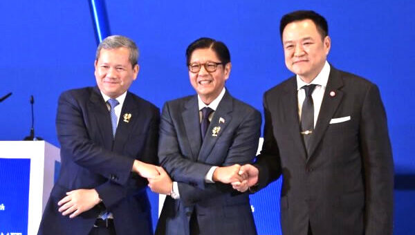 Prime Minister Anutin and Cambodian counterpart Hun Manet hold three way meeting at ASEAN summit