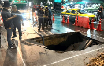 Bangkok engineers scrambled to repair another large sinkhole in the busy Bang Kapi area of the capital