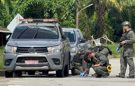 Child saves police officers' lives in Narathiwat by raising the alarm as a bomb was fitted to their truck