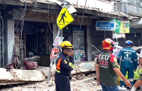 One dead and another injured in building partial collapse in the historic quarter of Bangkok on Saturday