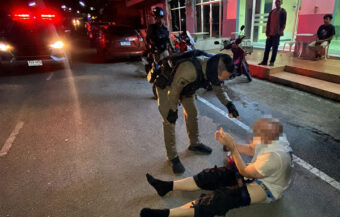 Canadian goes berserk in Krabi. Steals hospital emergency van and behaves madly when confronted by police