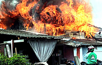 Chiang Mai family home gutted by fire. Occupants escaped after woman of the house spotted smoke