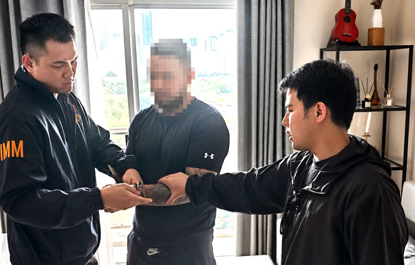 Two Swedes arrested in Bangkok Immigration Bureau police operation on Sunday after they fled Koh Samui - Thai Examiner