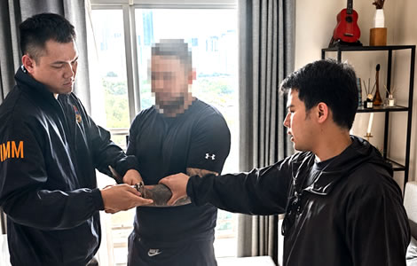 Two Swedes arrested in Bangkok Immigration Bureau police operation on Sunday after they fled Koh Samui