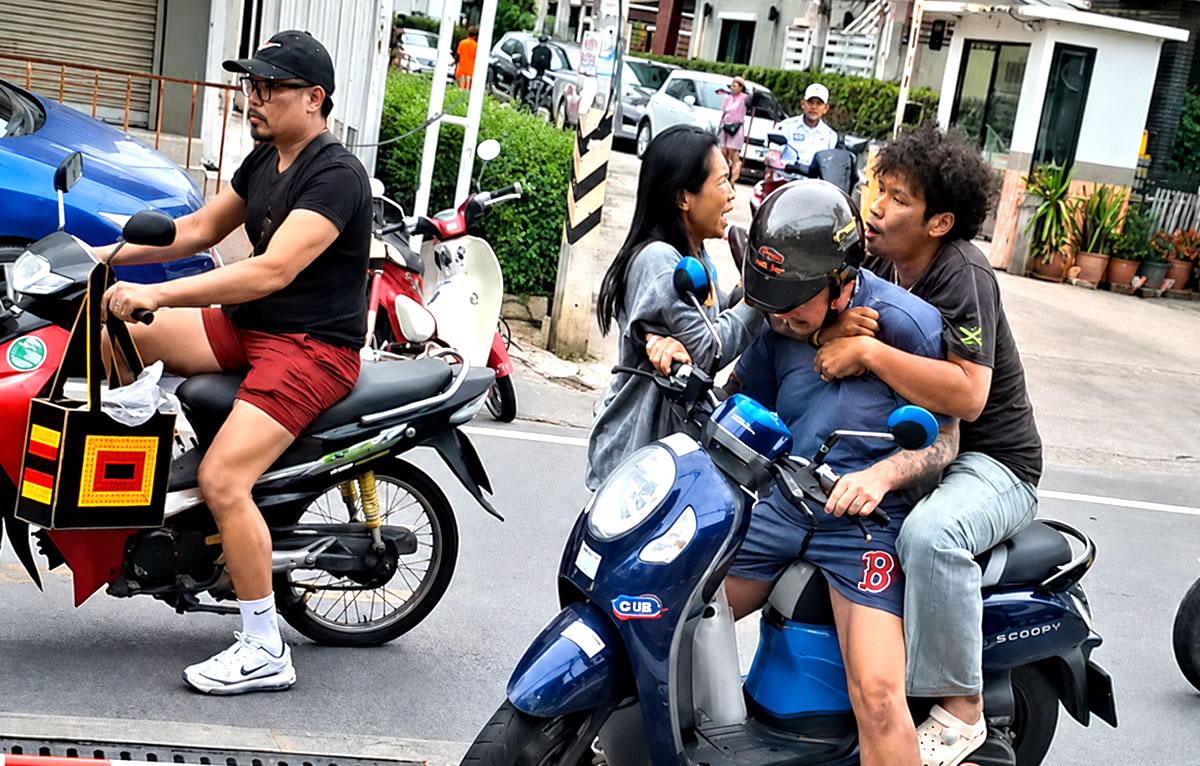 Cannabis shop worker attacks UK man on his motorbike over ฿29,200 fraud on Monday in broad daylight