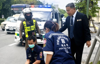 Defence Minister halts his cavalcade to assist injured after spotting a road traffic accident in Bangkok
