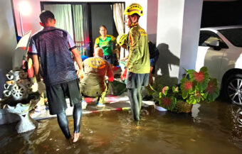 Flooding tragedy in Samut Prakan near Bangkok. Two die from electrocution after family car is submerged