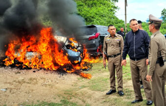 Masked man stages armed robbery in Pathum Thani netting 1.5 million baht before torching getaway car