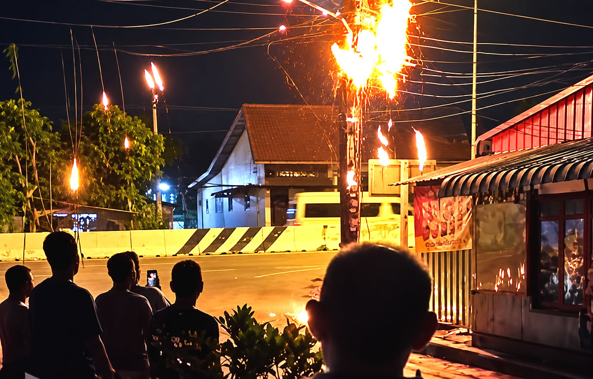 Midnight attack in Pattani sees masked gunmen bomb a store and gut a truck causing havoc and disruption