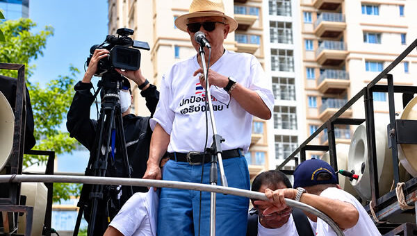 Veteran protest leader and media boss Sondhi begins his street protest campaign at Israel’s Embassy