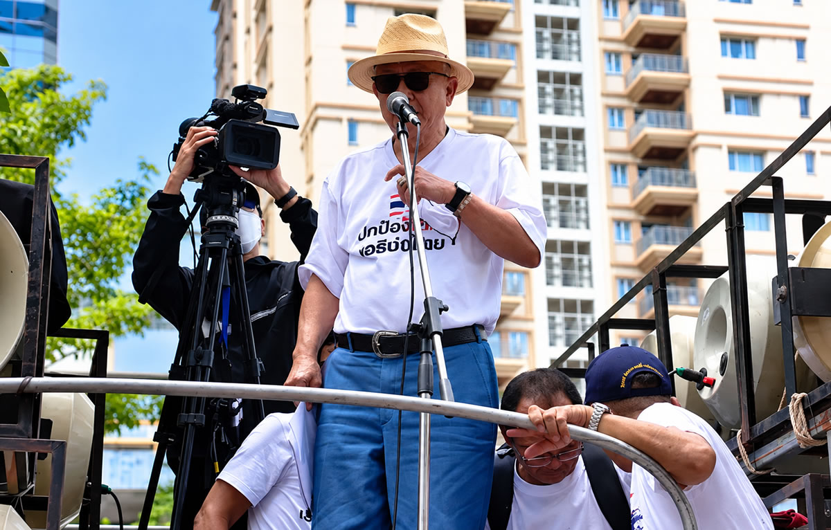 Veteran protest leader and media mogul Sondhi launches his street protest campaign at Israel's Embassy