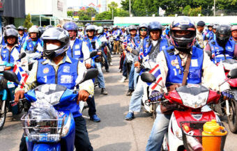 Controversy on two wheels rages in Pattaya as city’s mototaxi drivers switch to blue vests from orange