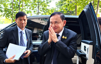 Thaksin comes to Tax Court in Bangkok seeking temporary injunction to halt Revenue Department’s enforcement